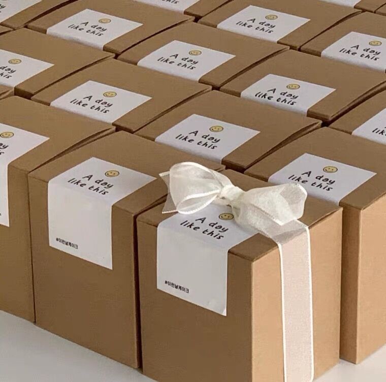 Kraft Box Candle - كرافت صندوق ورقي شمعة أحمر الشفاه